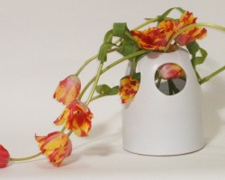 家で遊び心で生けた作品